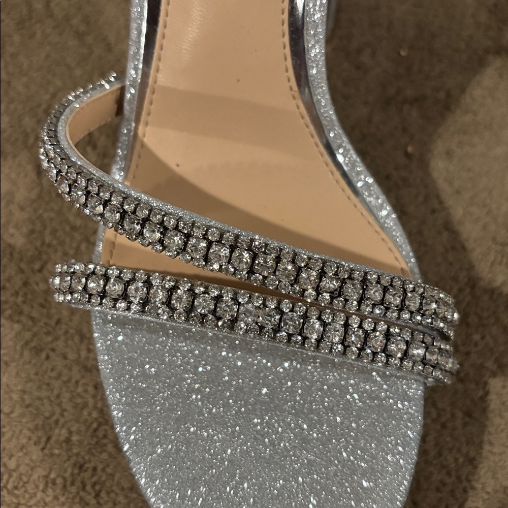 Jewel Badgley Mischka Silver Rochel Platform Heels W/ Gemstone Straps - Size 8 - Picture 4 of 9